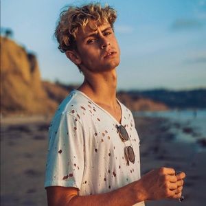 Urban outfitters holly White cotton T